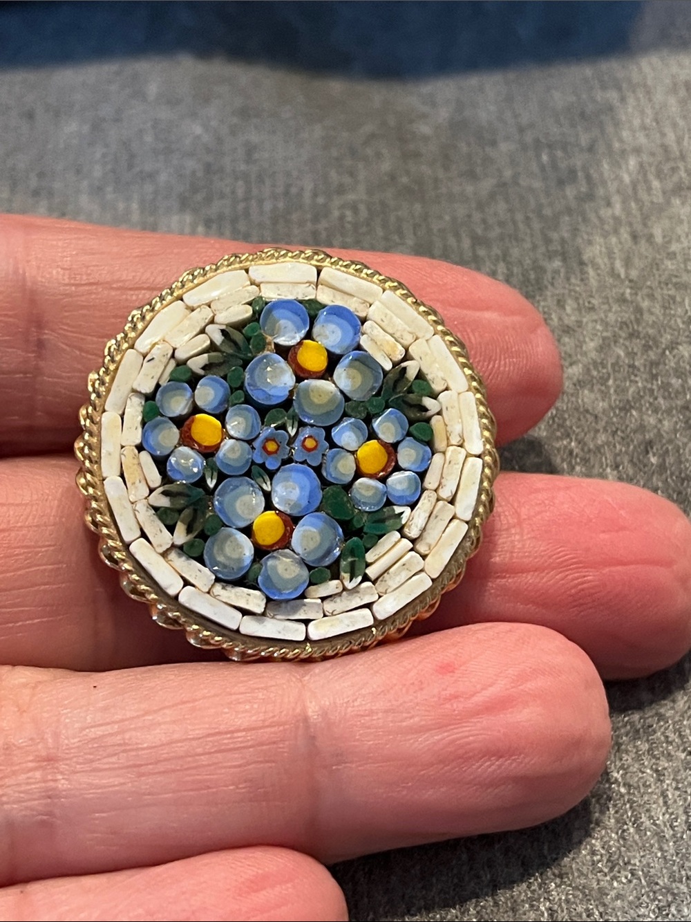 Micromosiac Blue Floral Brooch - Picture 5 of 6